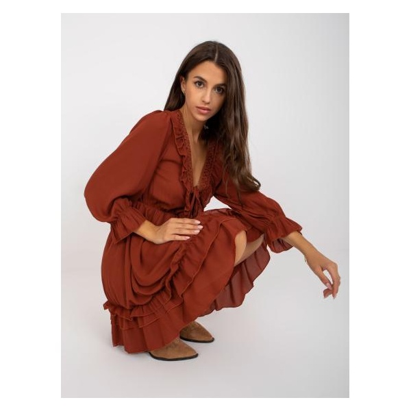Dámske šaty s volánom v boho štýle mini OCH BELLA tehlové