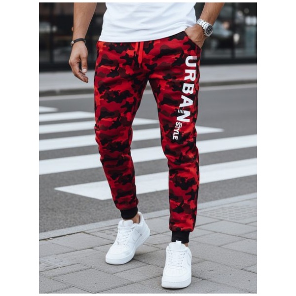 Trendy maskáčové tepláky pre pánov v červenom farebnom prevedení - M