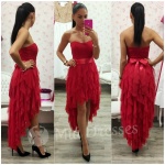 Červené asymetrické šaty so stuhou Veľkosť: M